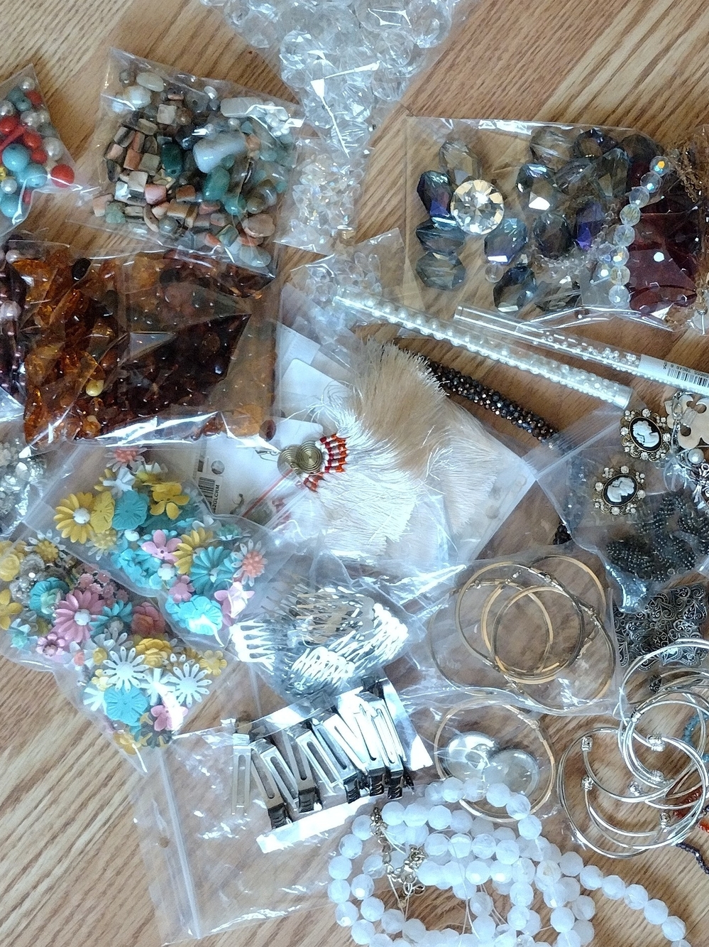 Mixed Lot DIY Craft Projects Beads Flowers Metal Accents - Picture 14 of 14